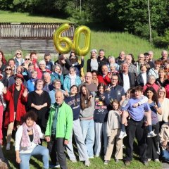 Viele Gäste auf Gruppenbild