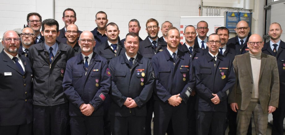 Geehrte Personen mit Landrat und Bürgermeister*in