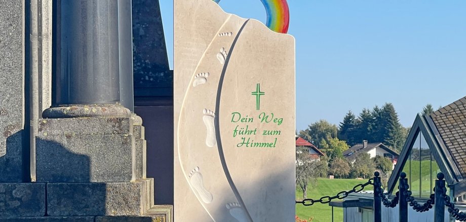 Bild einer Stele auf dem Friedhof Beerfelden