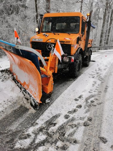 Räumfahrzeug der Stadt Oberzent