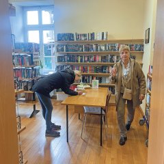 Blick in das Zimmer der Bücherei