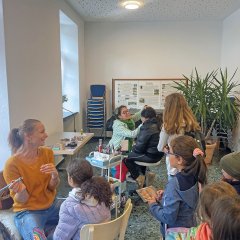 Kinder beim Kinderschminken