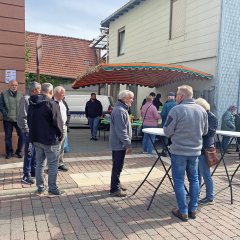 Festbesucher und Festbesucherinnen